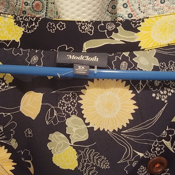 Modcloth navy floral button down shirt - Picture 2 of 3